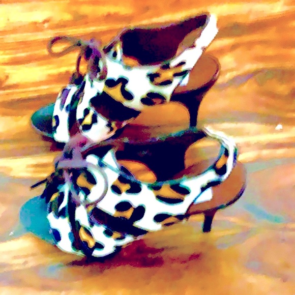 A J Valenci Lace Up Heels Open Toe Cow Print Leather Upper 7.5 Like New - Picture 3 of 5